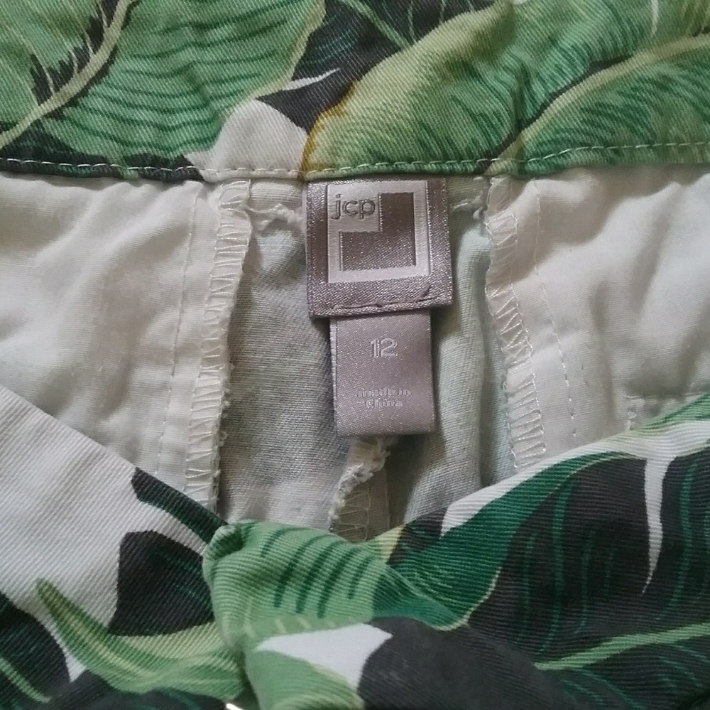 Shorts - Picture 2 of 3
